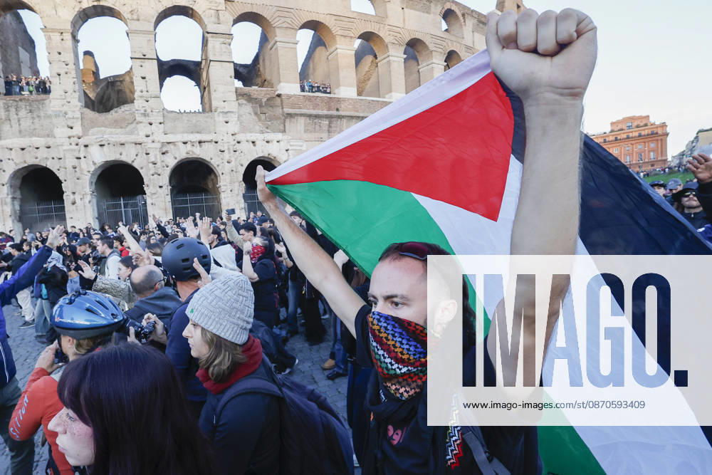 Demonstration against the Italian government in Rome ROME, ITALY, OCTOBER 24: A demonstrator hods a Palestinian flag in front of the Colosseum during a protest against the Italian government in Rome, Italy, on October 24, 2026. Riccardo De Luca Anadolu Rome Italy. Editorial use only. Please get in touch for any other usage.