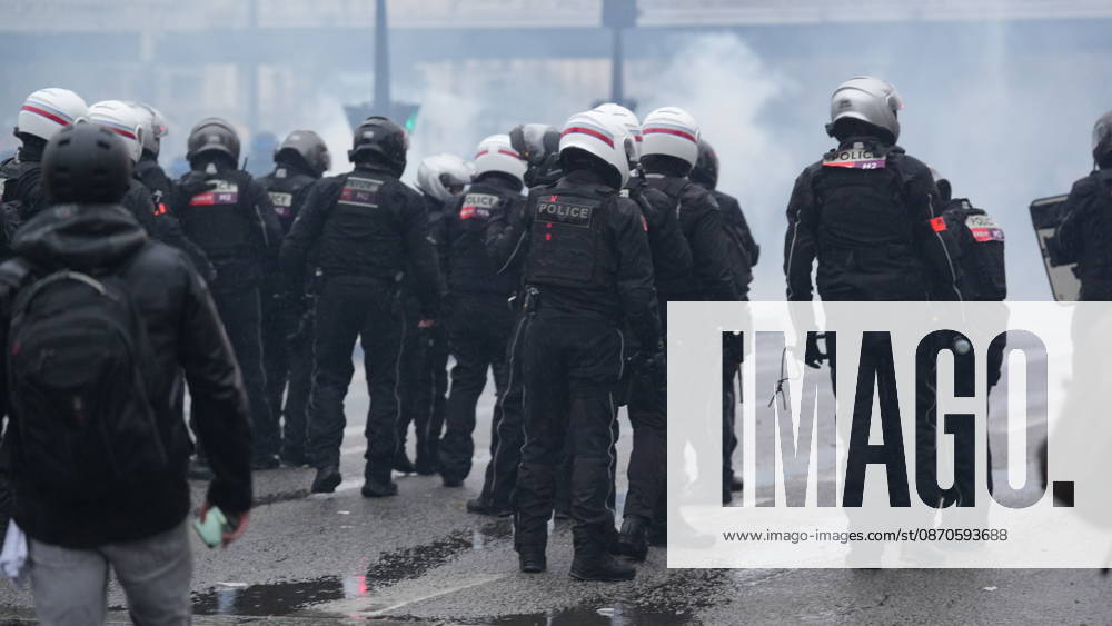 A demonstration against government policy wad held in Paris, France, on October 24, 2026. Protests follow last weekend s demonstrations, which were marked by violent clashes and widespread damage. (CTKxPhoto PavelxNemecek) CTKPhotoF202610240027801 CTKPhotoF202610240027801
