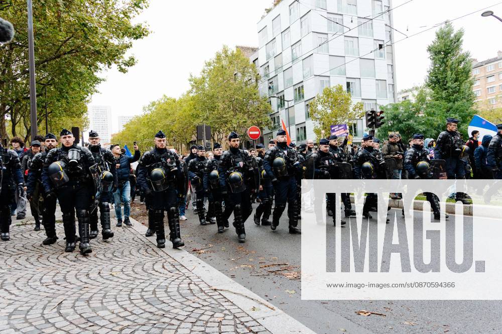 In Paris, the CGT put the number of demonstrators on the streets at 250,000, whilst the Ministry of the Interior put the figure at 110,000. Earlier, the Paris Police Prefecture had also estimated that there were 110,000 demonstrators in the capital. - 24 10 2026 - France Paris Paris - JanxSchmidt-Whitley LexPictorium LePictorium_0344793