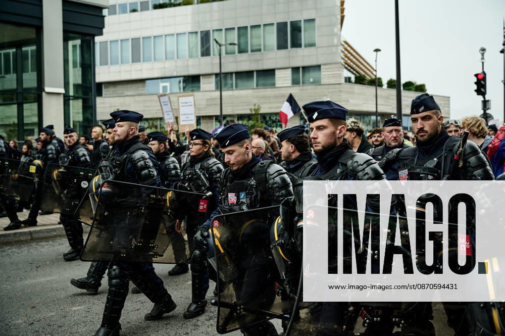 Security forces are overseeing the October 24, 2026, protest against the high cost of living in Paris. Fearing renewed violence following the unrest during the previous weeks mobilization, authorities have deployed a massive police operation. - 24 10 2026 - France Paris Paris - AntoninxBuratx Pictorium LePictorium_0344814