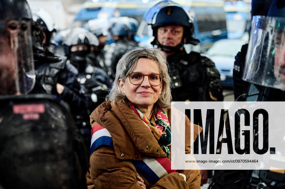 Ecologist MP Sandrine Rousseau, during the protest against the high cost of living and the deterioration of the school system, on October 24, 2026, in Paris. - 24 10 2026 - France Paris Paris - AntoninxBuratx Pictorium LePictorium_0344824