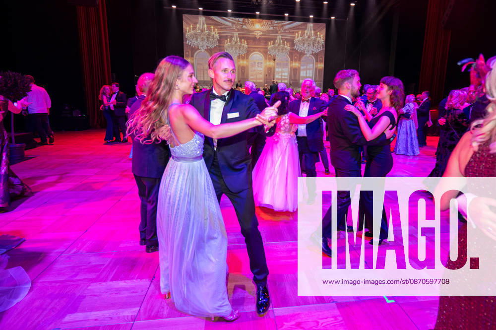 Leipzig - 30. Leipziger Opernball auf dem Augustusplatz 24.10.2026 ab 17 Uhr Leipzig, Augustusplatz (Oper Leipzig) Fotograf: EHL Media Rico Welzel Im Foto: Johannes Hendrik Langer, Schauspieler Am 24. Oktober 2026 findet in der Oper Leipzig der 31. Leipziger Opernball statt. Dazu sind erneut Dutzende nationale und internationale Stars eingeladen. Leipzig Oper Leipzig Sachsen Deutschland