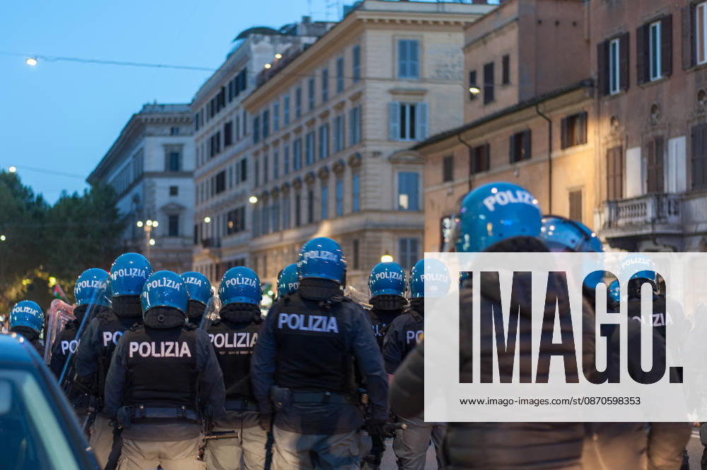 IPA90132212 - October 24, 2026: Demonstration in Rome organized by the October 17 Movement. P.S.: The photo may be used provided that the context in which it was taken is respected and that there is no intent to defame or disparage the individuals depicted.