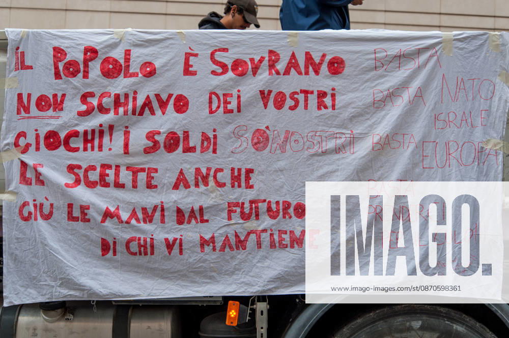 IPA90132222 - October 24, 2026: Demonstration in Rome organized by the October 17 Movement. P.S.: The photo may be used provided that the context in which it was taken is respected and that there is no intent to defame or disparage the dignity of the individuals depicted.