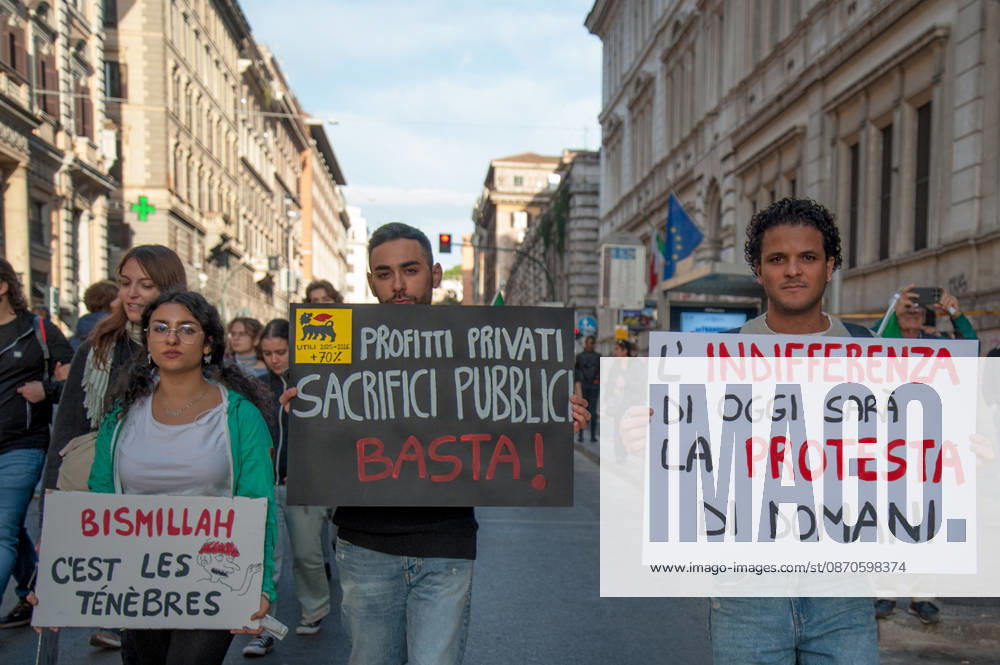 IPA90132260 - October 24, 2026: Demonstration in Rome organized by the October 17 Movement. P.S.: The photo may be used provided that the context in which it was taken is respected and that there is no intent to defame or disparage the individuals depicted.