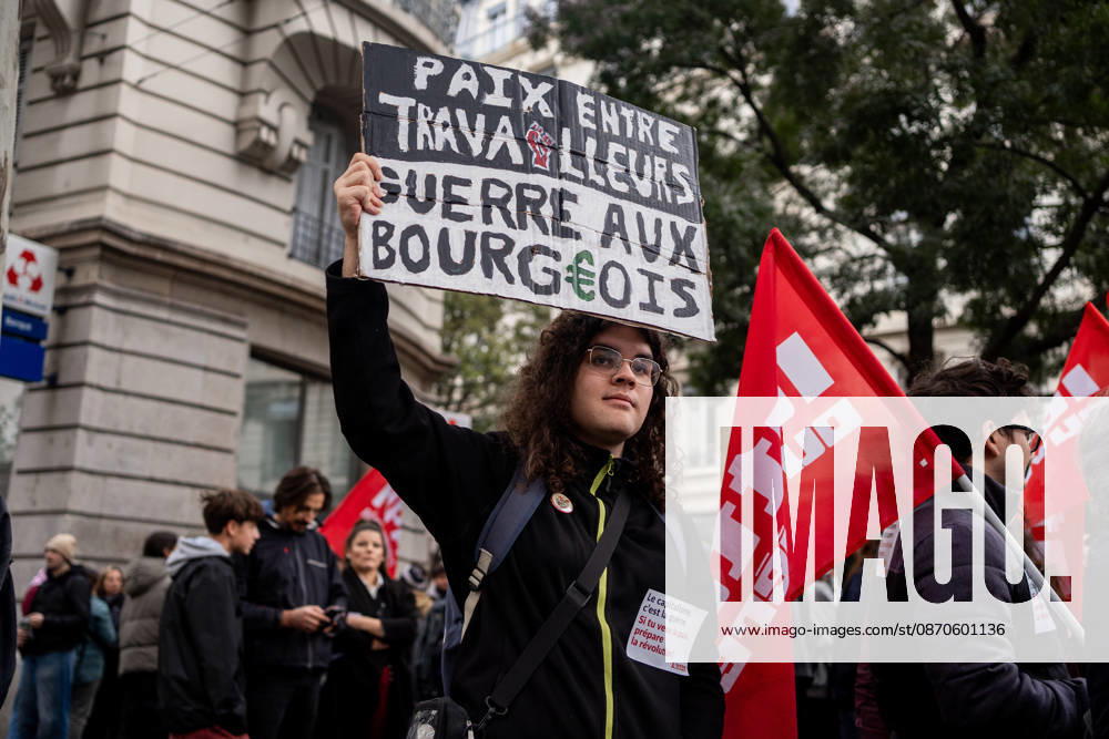 Protest against the high cost of living in Lyon on October 24, 2026 Nicolas Liponne MAXPPP Lyon 10 24 2026 A person holds a sign that reads Peace among workers, war on the bourgeoisie, during a day of protests against the high cost of living in Lyon on October 24, 2026. Demonstrations had been banned in part of the city center following the riots on October 17. A person holds a sign reading Peace among workers, war on the bourgeoisie during a day of protests against the high cost of living in Lyon on October 24, 2026. Demonstrations had been banned in part of the city center following the riots on October 17. France, Oct. 24, 2026. Another day of protests this Saturday, and amid fears of renewed violence and looting, restrictions on fre