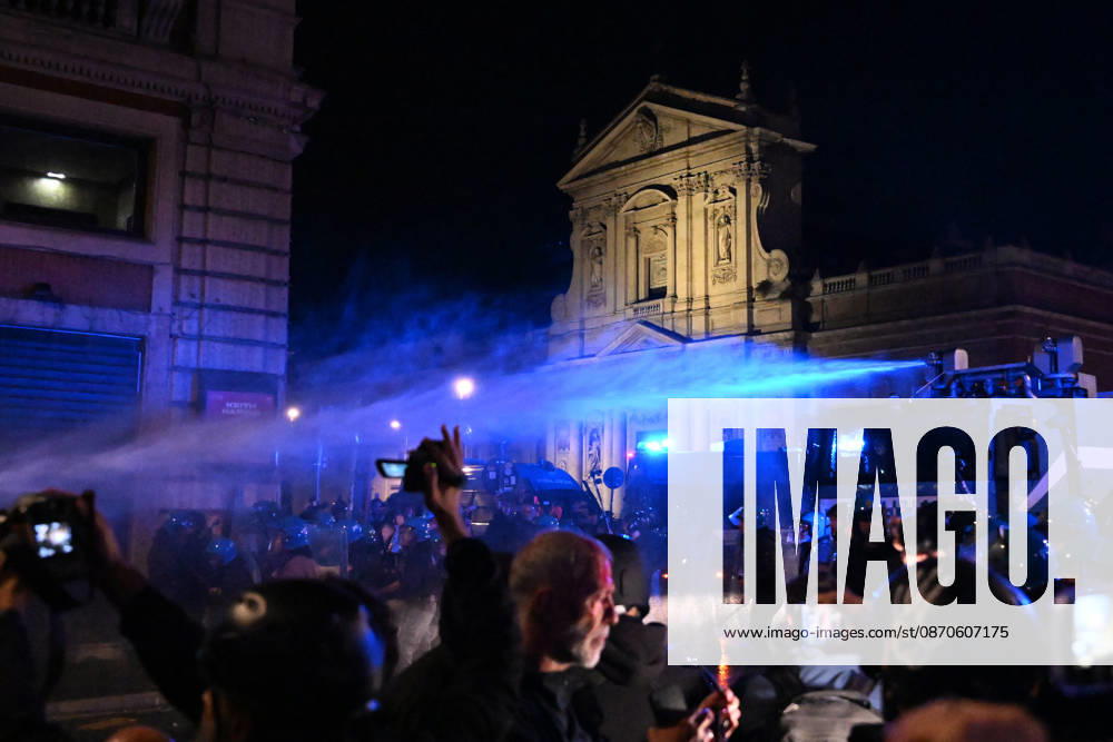 Demonstration against the government in Rome ROME, ITALY - OCTOBER 24: Police officers and water cannon vehicles block a road as anti-government protesters attempt to march toward the prime minister s office, on October 24, 2026 in Rome, Italy. Demonstrators taking part in the protest came face to face with security forces as police prevented them from advancing. Baris Seckin Anadolu Rome Italy. Editorial use only. Please get in touch for any other usage.