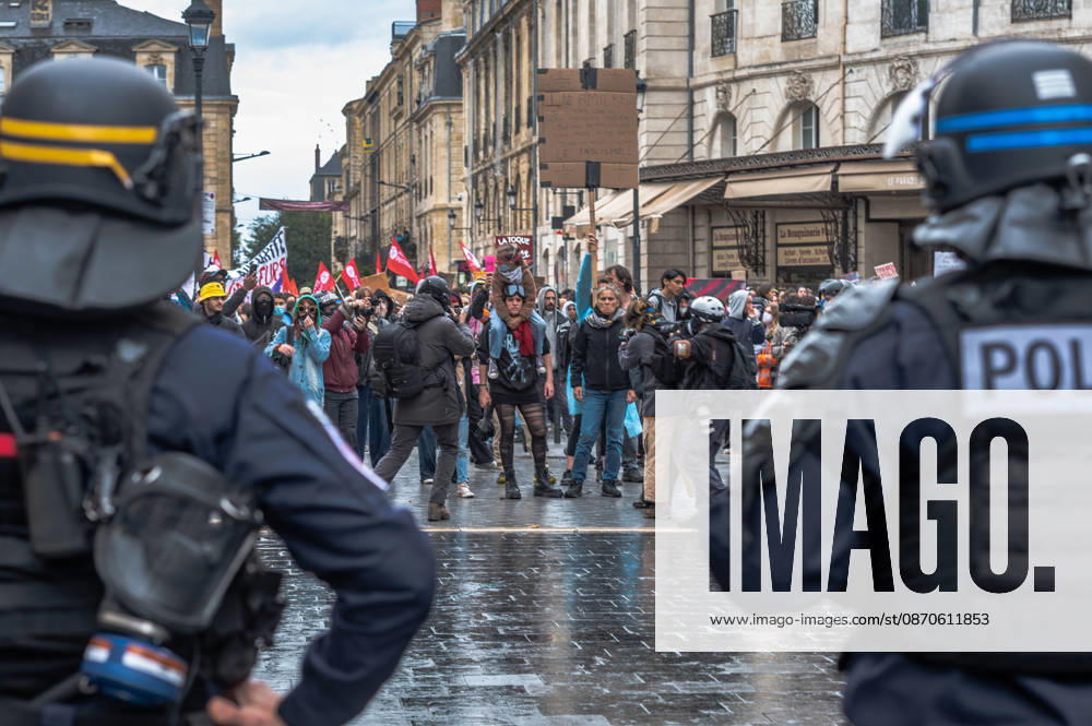 In Bordeaux, the march on the second day of protests against the rising cost of living initially proceeded peacefully. At the end of the route, violent clashes broke out on the sidelines between groups of demonstrators and law enforcement officers. Projectiles were thrown at riot police, who used tear gas to disperse the groups. Participants in the mobilization also included members of the Yellow Vests movement. Bordeaux France - ZUMAh207 20261024_zip_h207_018