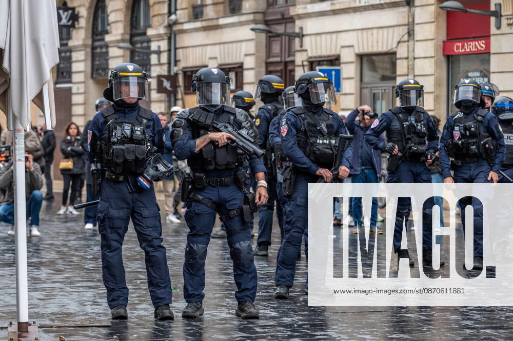 In Bordeaux, the march on the second day of protests against the rising cost of living initially proceeded peacefully. At the end of the route, violent clashes broke out on the sidelines between groups of demonstrators and law enforcement officers. Projectiles were thrown at riot police, who used tear gas to disperse the groups. Participants in the mobilization also included members of the Yellow Vests movement. Bordeaux France - ZUMAh207 20261024_zip_h207_016