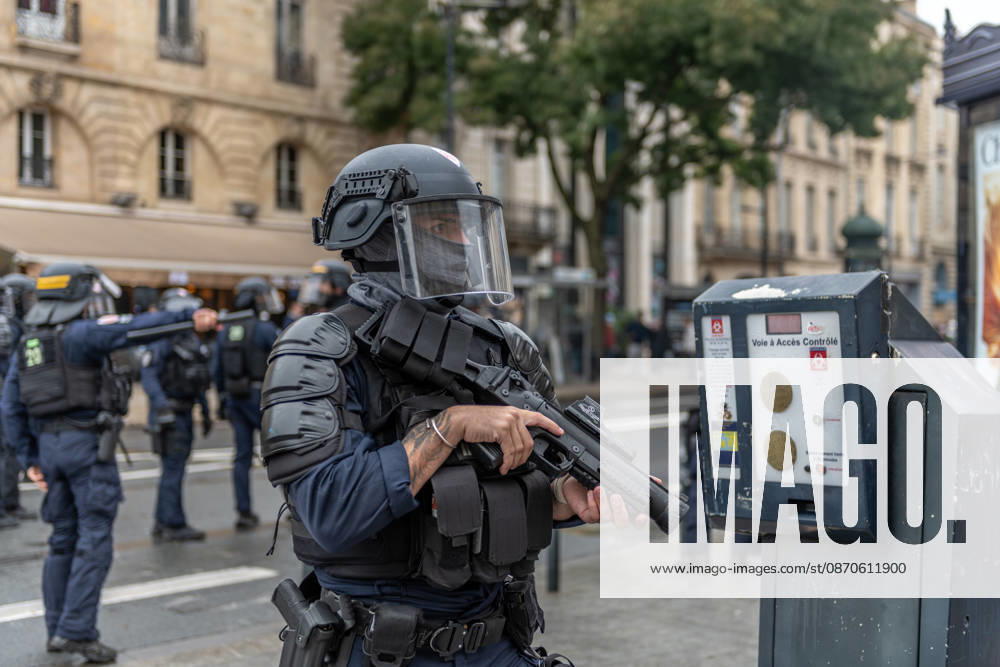 In Bordeaux, the march on the second day of protests against the rising cost of living initially proceeded peacefully. At the end of the route, violent clashes broke out on the sidelines between groups of demonstrators and law enforcement officers. Projectiles were thrown at riot police, who used tear gas to disperse the groups. Participants in the mobilization also included members of the Yellow Vests movement. Bordeaux France - ZUMAh207 20261024_zip_h207_014