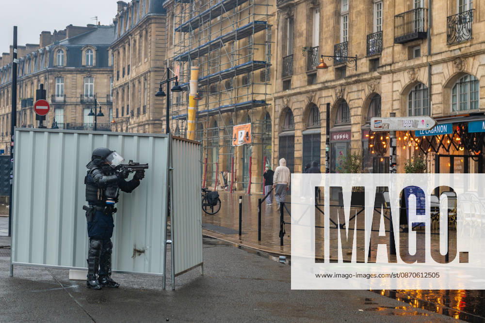In Bordeaux, the march on the second day of protests against the rising cost of living initially proceeded peacefully. At the end of the route, violent clashes broke out on the sidelines between groups of demonstrators and law enforcement officers. Projectiles were thrown at riot police, who used tear gas to disperse the groups. Participants in the mobilization also included members of the Yellow Vests movement. Bordeaux France - ZUMAh207 20261024_zip_h207_043