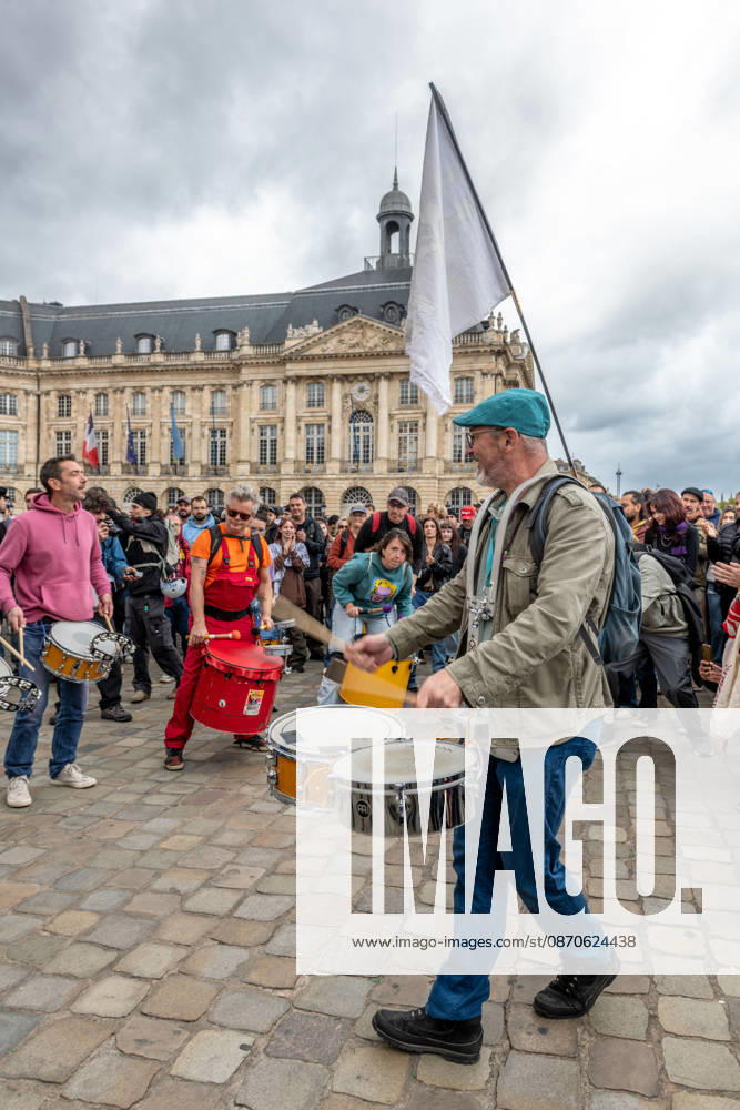 In Bordeaux, the march on the second day of protests against the rising cost of living initially proceeded peacefully. At the end of the route, violent clashes broke out on the sidelines between groups of demonstrators and law enforcement officers. Projectiles were thrown at riot police, who used tear gas to disperse the groups. Participants in the mobilization also included members of the Yellow Vests movement. Bordeaux France - ZUMAh207 20261024_zip_h207_036