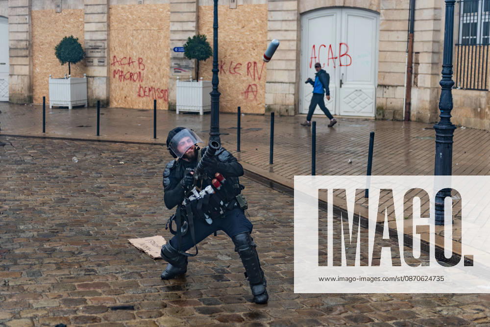 In Bordeaux, the march on the second day of protests against the rising cost of living initially proceeded peacefully. At the end of the route, violent clashes broke out on the sidelines between groups of demonstrators and law enforcement officers. Projectiles were thrown at riot police, who used tear gas to disperse the groups. Participants in the mobilization also included members of the Yellow Vests movement. Bordeaux France - ZUMAh207 20261024_zip_h207_031