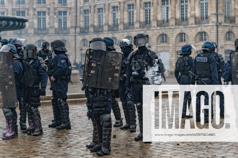 In Bordeaux, the march on the second day of protests against the rising cost of living initially proceeded peacefully. At the end of the route, violent clashes broke out on the sidelines between groups of demonstrators and law enforcement officers. Projectiles were thrown at riot police, who used tear gas to disperse the groups. Participants in the mobilization also included members of the Yellow Vests movement. Bordeaux France - ZUMAh207 20261024_zip_h207_028