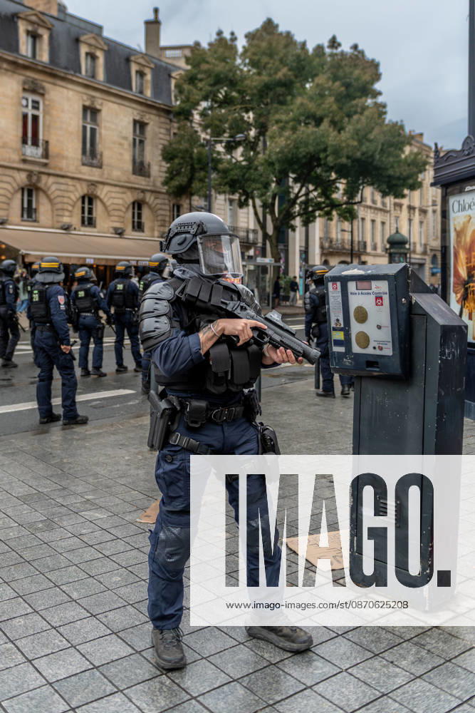 In Bordeaux, the march on the second day of protests against the rising cost of living initially proceeded peacefully. At the end of the route, violent clashes broke out on the sidelines between groups of demonstrators and law enforcement officers. Projectiles were thrown at riot police, who used tear gas to disperse the groups. Participants in the mobilization also included members of the Yellow Vests movement. Bordeaux France - ZUMAh207 20261024_zip_h207_026