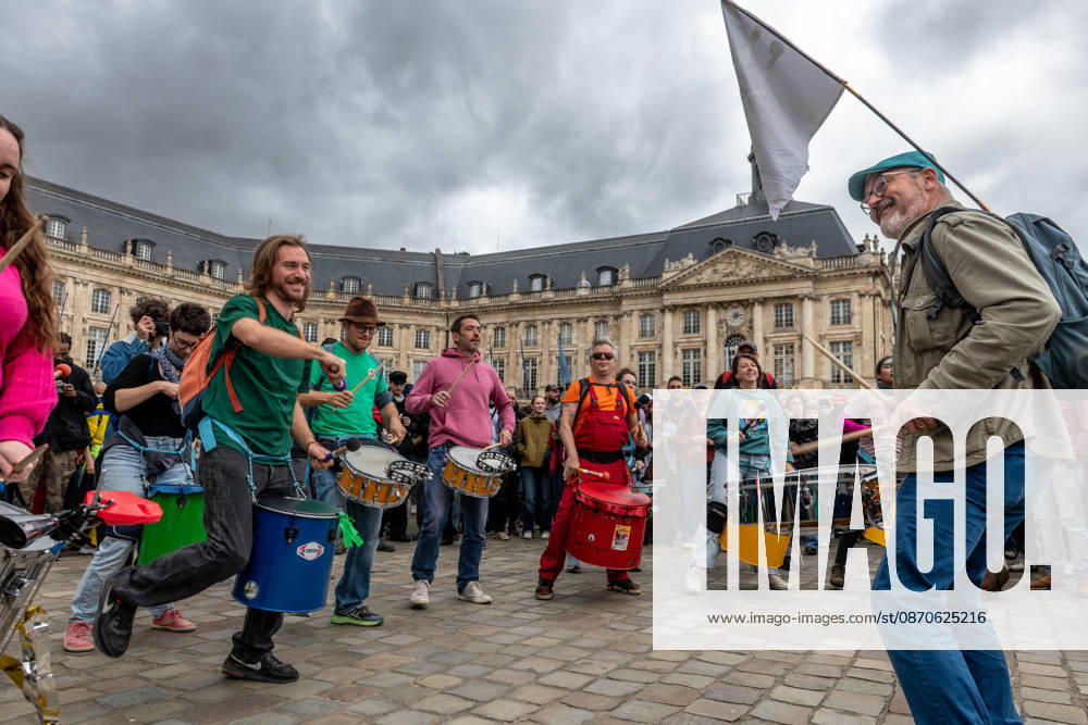 In Bordeaux, the march on the second day of protests against the rising cost of living initially proceeded peacefully. At the end of the route, violent clashes broke out on the sidelines between groups of demonstrators and law enforcement officers. Projectiles were thrown at riot police, who used tear gas to disperse the groups. Participants in the mobilization also included members of the Yellow Vests movement. Bordeaux France - ZUMAh207 20261024_zip_h207_027