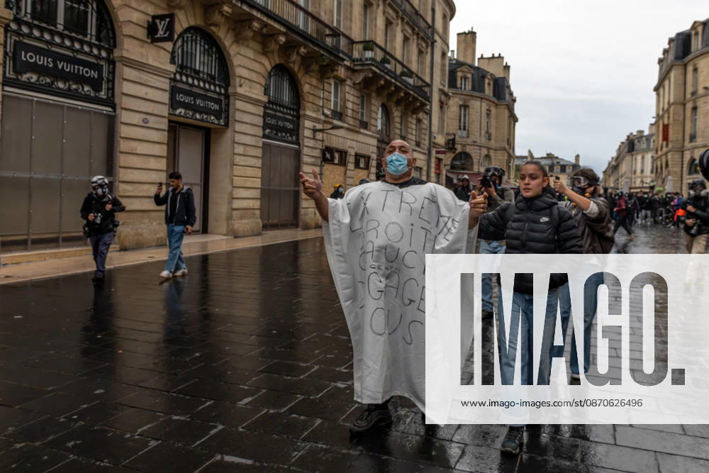 In Bordeaux, the march on the second day of protests against the rising cost of living initially proceeded peacefully. At the end of the route, violent clashes broke out on the sidelines between groups of demonstrators and law enforcement officers. Projectiles were thrown at riot police, who used tear gas to disperse the groups. Participants in the mobilization also included members of the Yellow Vests movement. Bordeaux France - ZUMAh207 20261024_zip_h207_002