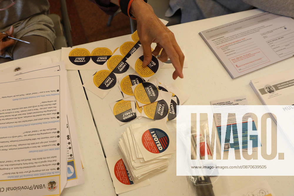Early in-person voting opens in Los Angeles ahead of US Midterm Elections LOS ANGELES, CALIFORNIA - OCTOBER 24: Stickers and pamphlets related to the 2026 U.S. midterm elections are displayed in Los Angeles, California, United States on October 24, 2026. Vote centers opened to allow residents to cast ballots before Election Day. Grace Hie Yoon Anadolu Los angeles United States. Editorial use only. Please get in touch for any other usage.