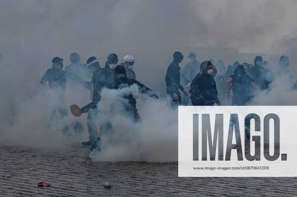 In Bordeaux, the march on the second day of protests against the rising cost of living initially proceeded peacefully. At the end of the route, violent clashes broke out on the sidelines between groups of demonstrators and law enforcement officers. Projectiles were thrown at riot police, who used tear gas to disperse the groups. Participants in the mobilization also included members of the Yellow Vests movement. Bordeaux France - ZUMAh207 20261024_zip_h207_029