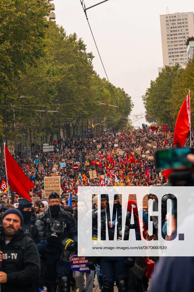 Yellow Vests Protest Act II - Paris A large crowd takes part in a demonstration against the rising cost of living and in support of higher wages, public services and students’ demands in Paris, France, on October 24, 2026. Demonstrators march along the boulevards des Maréchaux, from Porte d’Italie to Porte de Vincennes, as part of a nationwide day of protest. Photo by Jules Bernard ABACAPRESS.COM Paris Île-de-France France