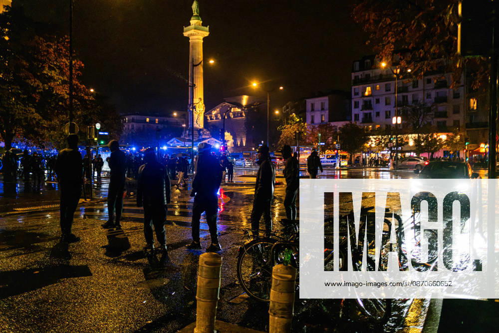 Yellow Vests Protest Act II - Paris Police officers move into Place de la Nation following the demonstration in Paris, France, on October 24, 2026, forcing groups of people to leave the square in pouring rain. Photo by Jules Bernard ABACAPRESS.COM Photo by Jules Bernard ABACAPRESS.COM Paris Île-de-France France