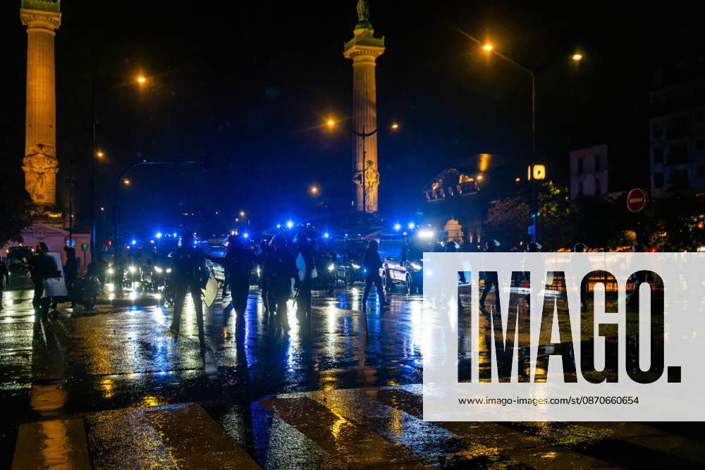 Yellow Vests Protest Act II - Paris Police officers move into Place de la Nation following the demonstration in Paris, France, on October 24, 2026, forcing groups of people to leave the square in pouring rain. Photo by Jules Bernard ABACAPRESS.COM Photo by Jules Bernard ABACAPRESS.COM Paris Île-de-France France