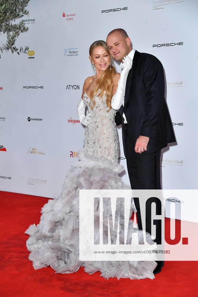 Jenny Elvers mit Sohn Paul Jolig beim Leipziger Opernball 2026 in der Oper Leipzig am 24.10.2026