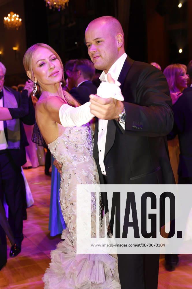 Jenny Elvers mit Sohn Paul Jolig beim 31. Leipziger Opernball 2026 in der Oper Leipzig. Leipzig