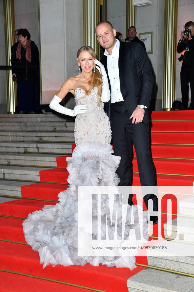 Jenny Elvers mit Sohn Paul Jolig beim Leipziger Opernball 2026 in der Oper Leipzig am 24.10.2026