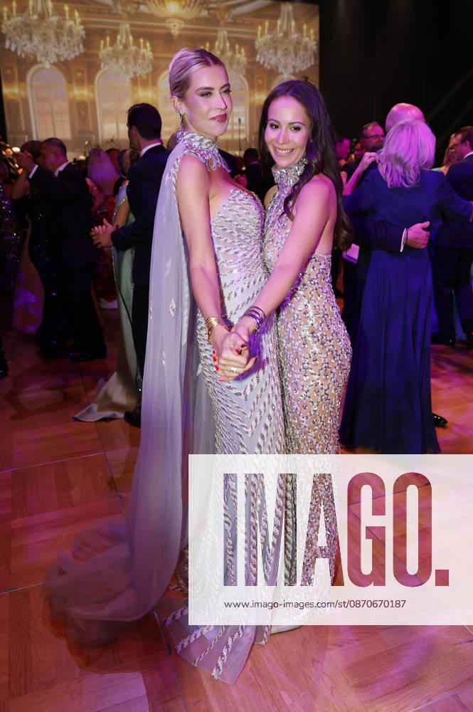 Verena Kerth mit Gast beim 31. Leipziger Opernball 2026 in der Oper Leipzig. Leipzig