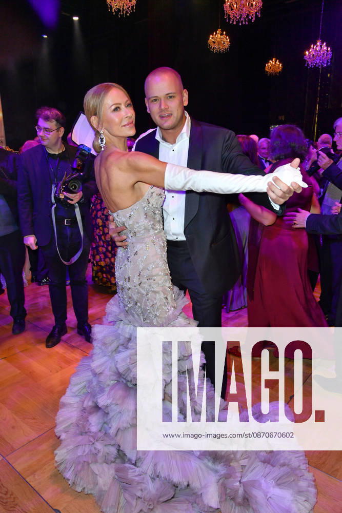 Jenny Elvers mit Sohn Paul Jolig beim Leipziger Opernball 2026 in der Oper Leipzig am 24.10.2026
