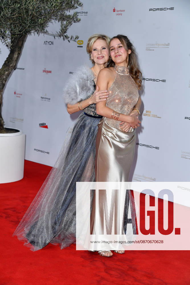 Andrea Kathrin Loewig mit Tochter Josephine Emilia Loewig beim Leipziger Opernball 2026 in der Oper Leipzig am 24.10.2026