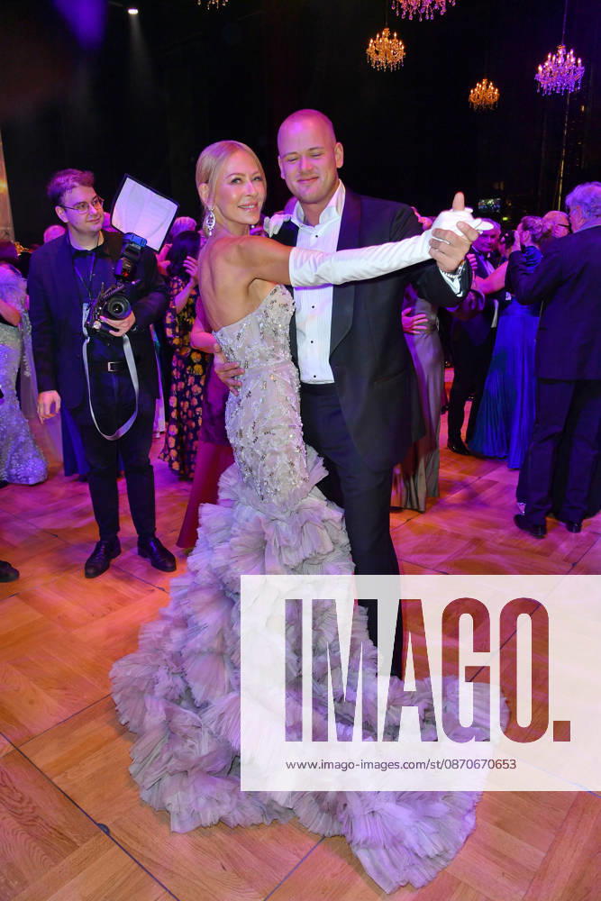 Jenny Elvers mit Sohn Paul Jolig beim Leipziger Opernball 2026 in der Oper Leipzig am 24.10.2026