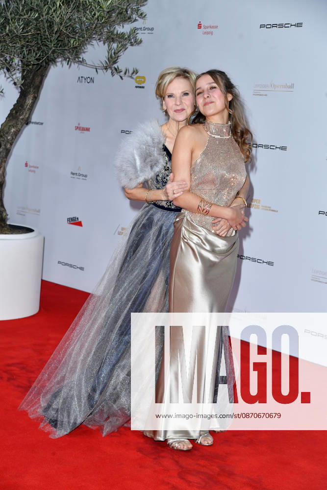 Andrea Kathrin Loewig mit Tochter Josephine Emilia Loewig beim Leipziger Opernball 2026 in der Oper Leipzig am 24.10.2026