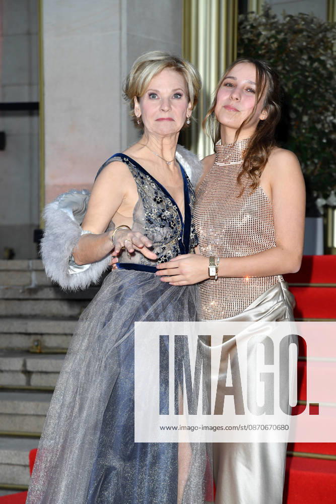 Andrea Kathrin Loewig mit Tochter Josephine Emilia Loewig beim Leipziger Opernball 2026 in der Oper Leipzig am 24.10.2026