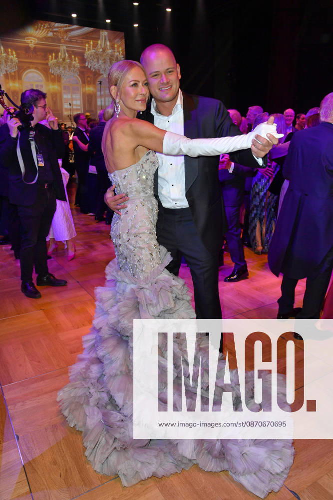 Jenny Elvers mit Sohn Paul Jolig beim Leipziger Opernball 2026 in der Oper Leipzig am 24.10.2026