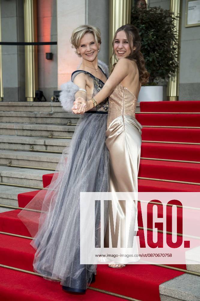 ABB OPERNBALL- Andrea Kathrin Loewig und Josephine Emilia Loewig tochter zu Gast auf dem 31.Leipziger Opernball 2026 im Opernhaus am 24.10.2026 in Leipzig Sachsen Deutschland