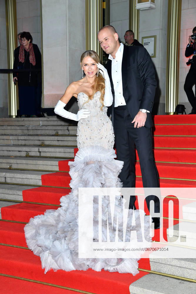 Jenny Elvers mit Sohn Paul Jolig beim Leipziger Opernball 2026 in der Oper Leipzig am 24.10.2026
