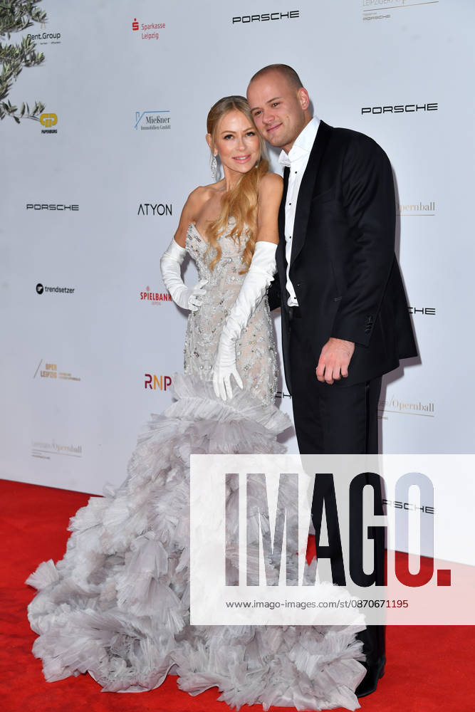 Jenny Elvers mit Sohn Paul Jolig beim Leipziger Opernball 2026 in der Oper Leipzig am 24.10.2026