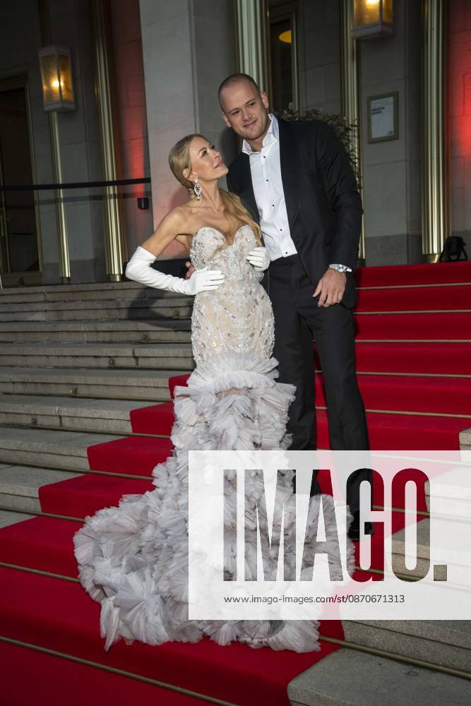 ABB OPERNBALL- Jenny Elvers mit Sohn Paul Jolig zu Gast auf dem 31.Leipziger Opernball 2026 im Opernhaus am 24.10.2026 in Leipzig Sachsen Deutschland