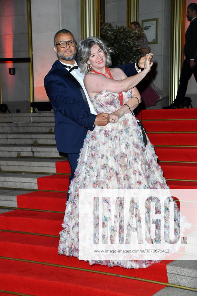 Cheryl Shepard mit Ehemann Nikolaus Okonkwo beim Leipziger Opernball 2026 in der Oper Leipzig am 24.10.2026