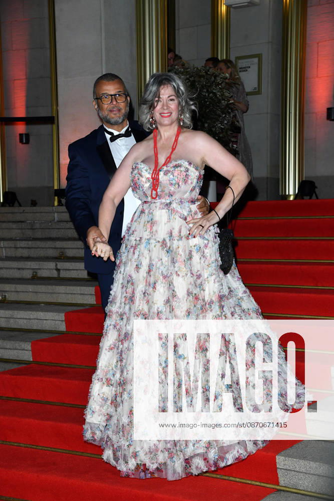 Cheryl Shepard mit Ehemann Nikolaus Okonkwo beim Leipziger Opernball 2026 in der Oper Leipzig am 24.10.2026