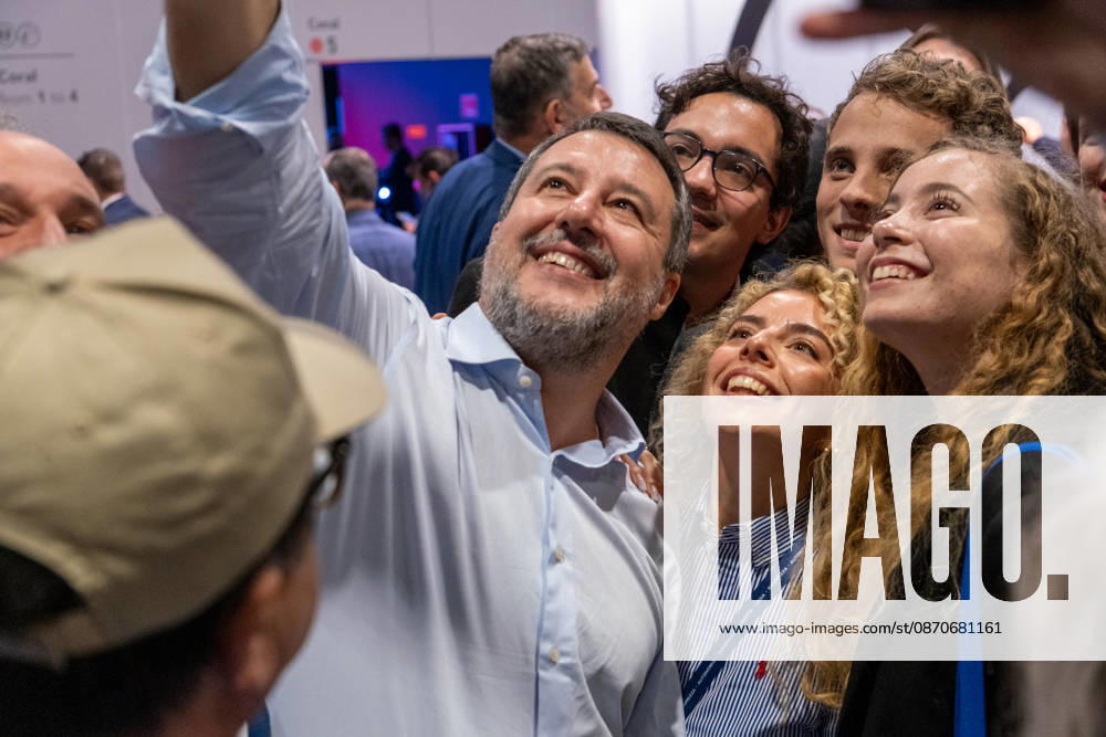 News - Congresso Federale della Lega Matteo Salvini, Minister of infrastructure and transportation and Lega national secretary taking pictures with Lega militants. Milan, Italy, 25 10 2026 Milano Milano Italy