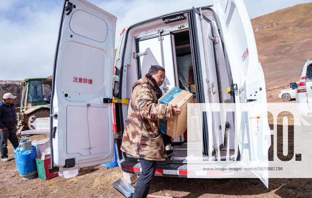 (261025) -- BAQEN, Oct. 25, 2026 -- Du Guoping unloads dumplings at a temporary shelter in Maru Township of Baqen County, Nagqu City, southwest China s Xizang Autonomous Region, Oct. 24, 2026. After a 7.0-magnitude earthquake struck Baqen County in Nagqu, southwest China s Xizang Autonomous Region, on Thursday, Du Guoping, owner of a dumpling restaurant in Xigaze, postponed the opening of his two new restaurants and headed to the disaster zone with his staff. It took only about 10 minutes to make the decision that we would go to Baqen and cook dumplings for earthquake-affected residents, Du said. The team loaded more than 1,500 kilograms of dumplings onto vehicles and set off from Xigaze at midnight on the night of the earthquake.