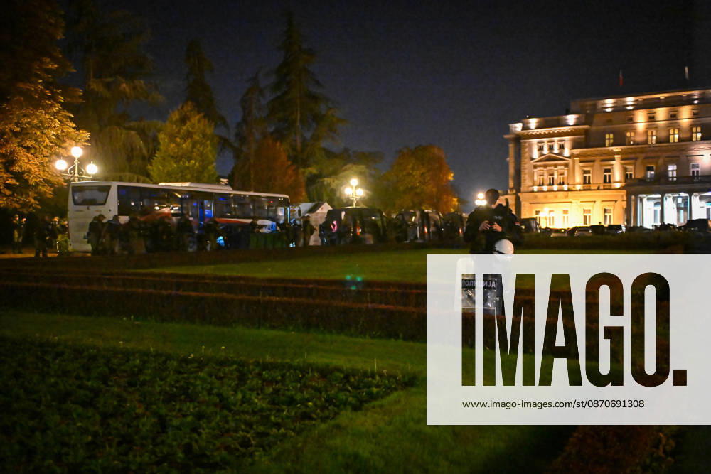 Heavy police presence at Pioneers Park in Belgrade, on the night of the Serbian elections on 25 October, 2026 Belgrade Serbia - ZUMAa256 20261025_zip_a256_002