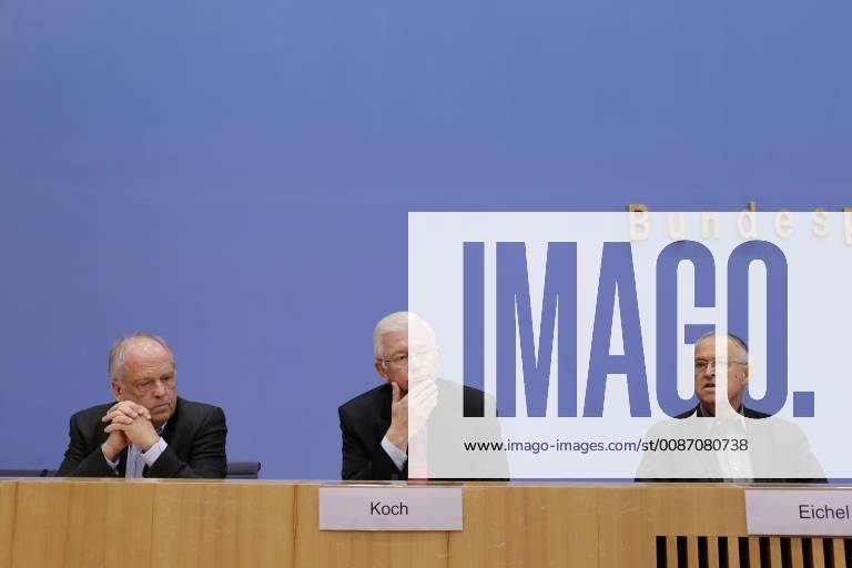 Staatssekretär a. D. Klaus-Peter Schmidt-Deguelle, Ministerpräsident a. D. Roland Koch, Bundesminister a. D. Hans Eichel, Deutschland, Berlin, Bundespressekonferenz, Thema: Bilanz des Europa-Aufrufes