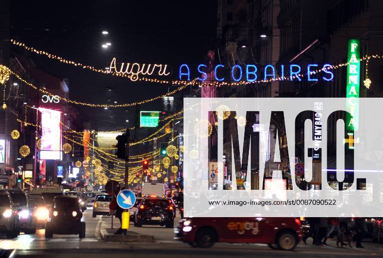Illuminations and traffic in Corso Buenos Aires (Maurizio Maule, Milan - 2018-11-27) p.s. la foto e utilizzabile nel rispetto del contesto in cui e stata scattata, e senza intento diffamatorio del decoro delle persone rappresentate