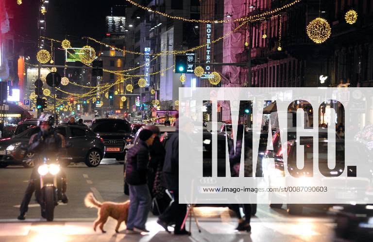 Illuminations and traffic in Corso Buenos Aires (Maurizio Maule, Milan - 2018-11-27) p.s. la foto e utilizzabile nel rispetto del contesto in cui e stata scattata, e senza intento diffamatorio del decoro delle persone rappresentate