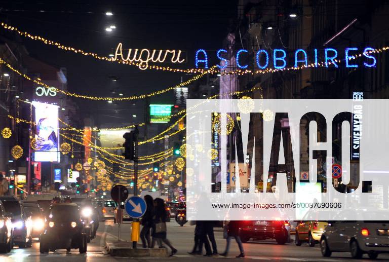 Illuminations and traffic in Corso Buenos Aires (Maurizio Maule, Milan - 2018-11-27) p.s. la foto e utilizzabile nel rispetto del contesto in cui e stata scattata, e senza intento diffamatorio del decoro delle persone rappresentate