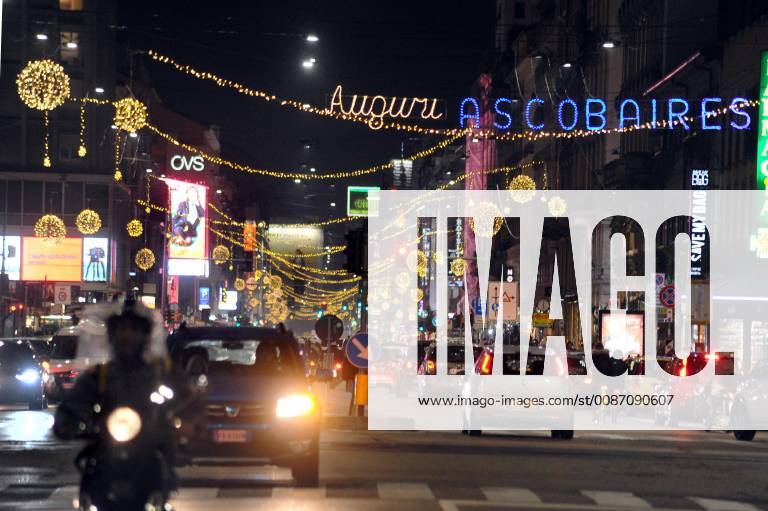 Illuminations and traffic in Corso Buenos Aires (Maurizio Maule, Milan - 2018-11-27) p.s. la foto e utilizzabile nel rispetto del contesto in cui e stata scattata, e senza intento diffamatorio del decoro delle persone rappresentate